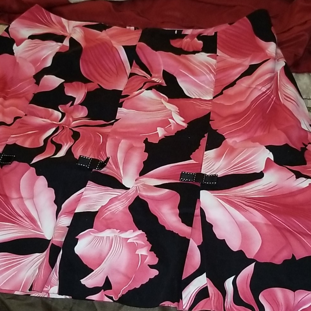 Pink pleated skirt